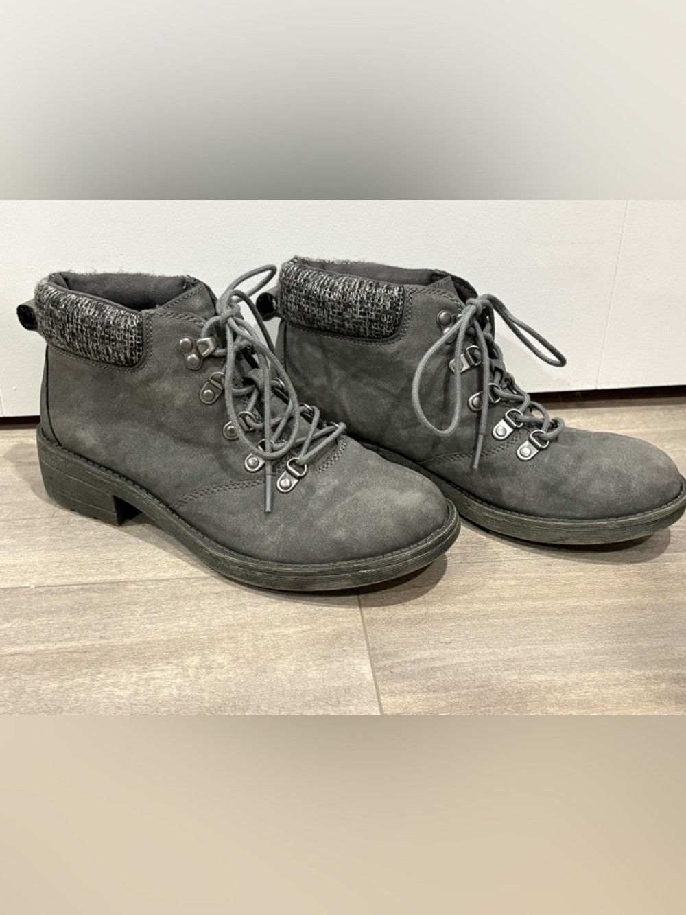 Rocket Dog Gray Suede Lace-Up Ankle Boots Size 7.5